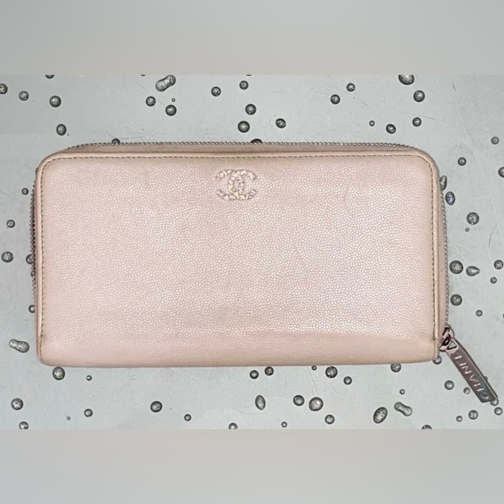 Chanel White / Light Gray Caviar Leather Zipper Wallet